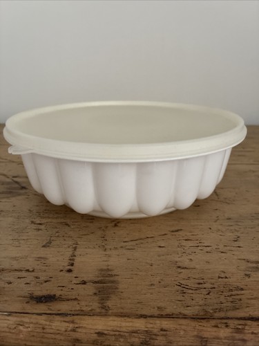 Tupperware vintage white - tupperware,
