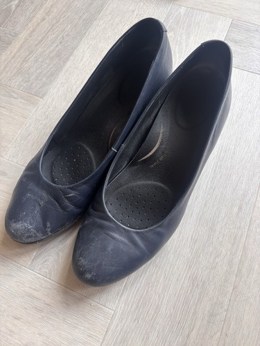 Cabin crew heels