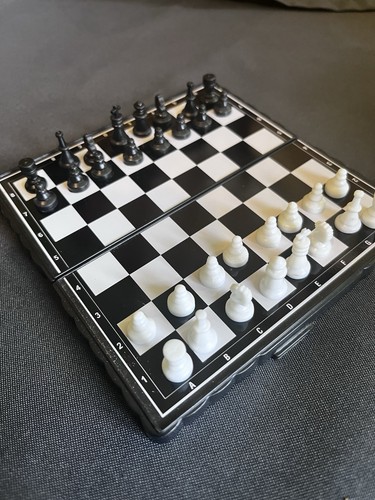 Travel magnetic chess board - travel,