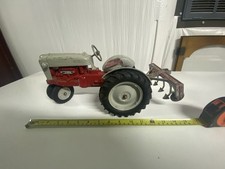 Hubley 961 Tractor & Plow Attachment 1:10 Scale