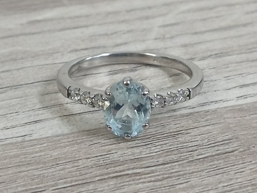 18ct white gold - 18ct, 1.41ct