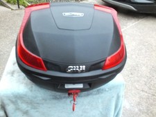 Givi B37 Blade monolock top box in excellent condition comes with 2 keys