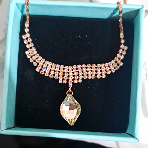 Gold tone statement - gold, bib