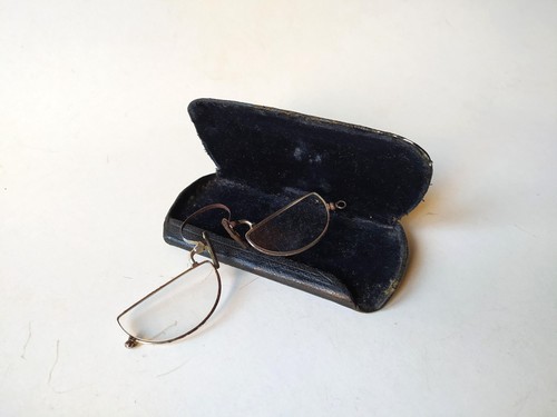 Antique pince nez glasses - nez,