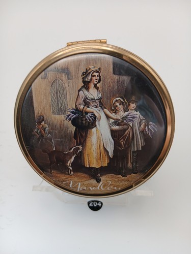 Beautiful vintage powder - vintage,