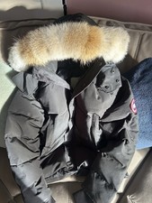 Canada goose wyndham parka red badge size s 