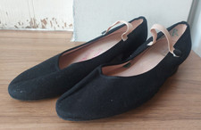 BLOCH LOW HEEL BLACK CHARACTER BALLET SHOES. SIZE 5