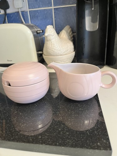 Hornsea swan lake pink - ‘,