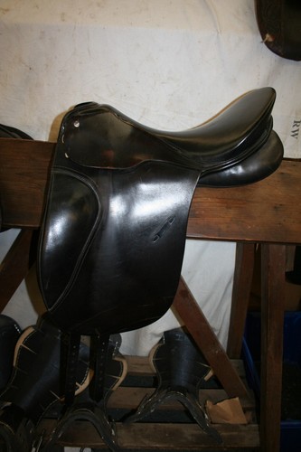 Dressage saddle by passier - 18",