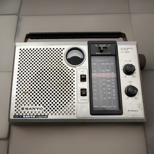 Sanyo 8260 portable radio - rp,