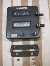 HALDA TWINMASTER IN GREAT CONDITION WITH BRACKET, EVEN THE INTERNAL LIGHT WORKS.