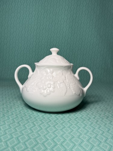 Wedgwood strawberry and - strawberry,