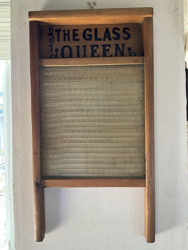 The glass queen - glass, vintage