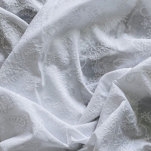 White paisley cotton lawn - white,