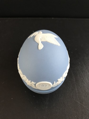 Wedgwood blue 1977 jasper ware - 1977,