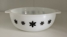 Pyrex Black Snowflake Gaiety