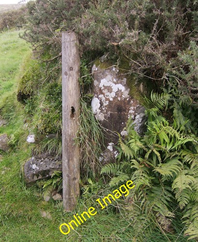 Photo 6x4 redundant stone gate - photo,