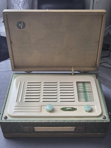 Vintage tube radio vidor - vintage,