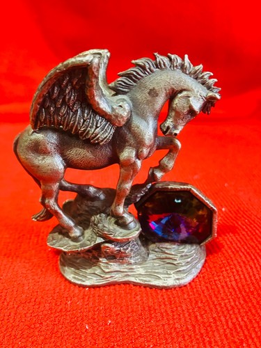 Myth and magic tudor - -,
