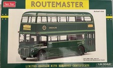 SUNSTAR 1:24 SCALE 2912 GREEN ROUTEMASTER RMC GREENLINE GUILDFORD 715 MODEL BUS
