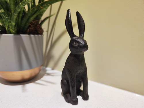 Stunning cast iron hare - cast,