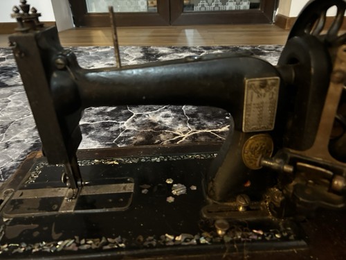 Antique singer sewing machine - singer,