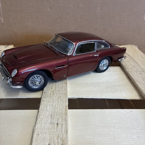 Danbury mint aston martin - mint,