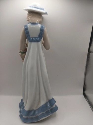 Vintage casades woman with - vintage,