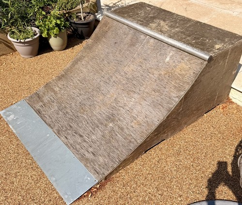Skate ramps quarter pipe - ramps,