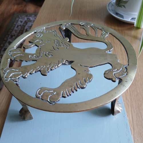 Vintage round brass - round,