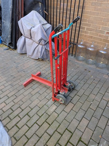 Paving and stone slab lifter - and,