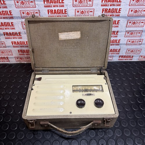 Vintage vidor radio - vintage,