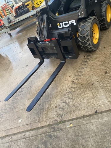 Skidsteer pallet forks - pallet,
