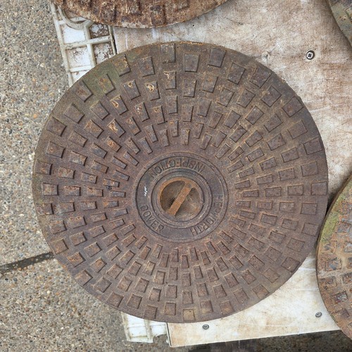Round cast iron manhole cover - iron,