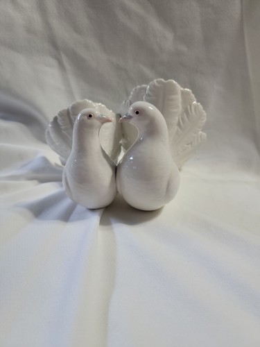Lladro couple doves kissing - of,