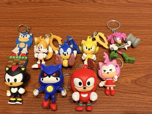Sonic the hedgehog keyring - sonic,