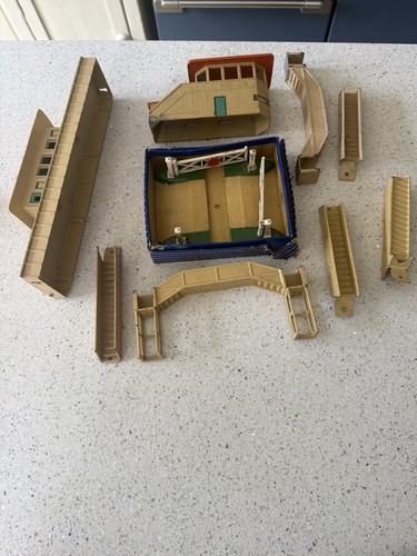 Hornby dublo gauge station - hornby,