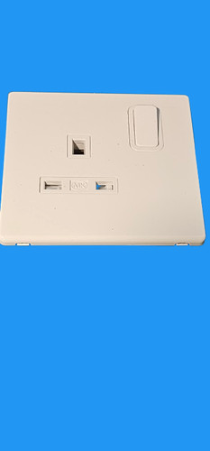 13a single switched socket - single,