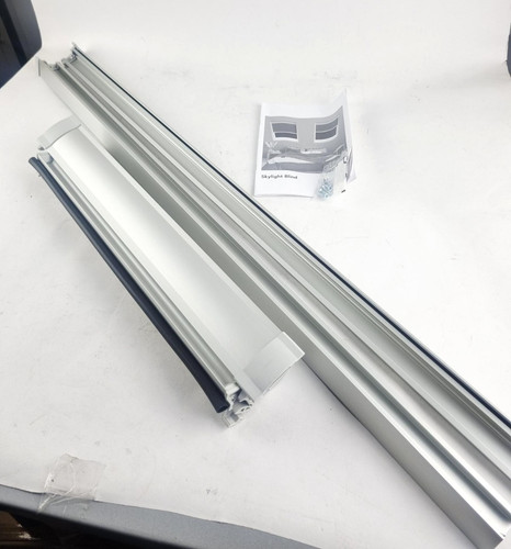 Bloc skylight blind - blind, for