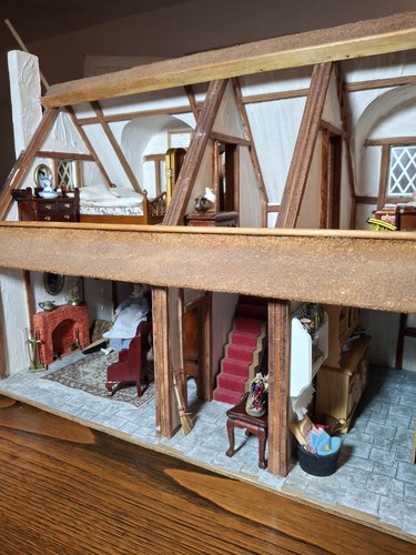 Tudor edwardian cottage dolls - tudor/edwardian,