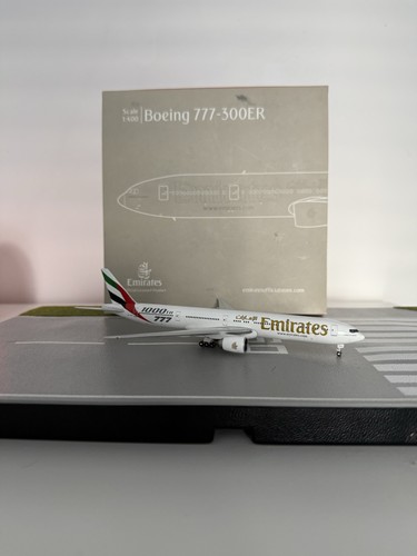 Emirates boeing 777 - emirates,