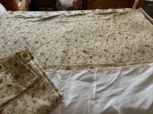Large tapestry style eyelet - large,tapestry,