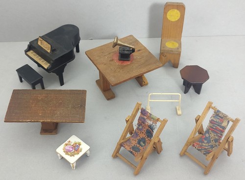 Lot dolls house - dolls,