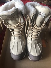 UGG Adirondack Size 5 Boots