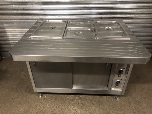 Electric hot cupboard with dry