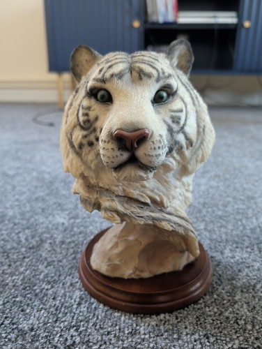 White tiger head ornament - white,