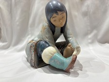Lladro Retired 2157 Inuit Girl