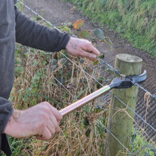 Wire Puller Strainer Bar Barbed Wire Steel Wire Tensioner - Easy Pull & Staple