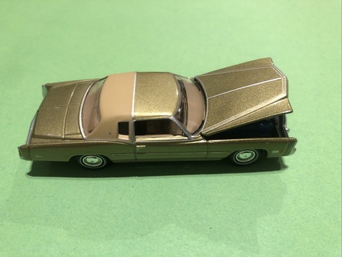 Auto world luxury - auto, 1:64