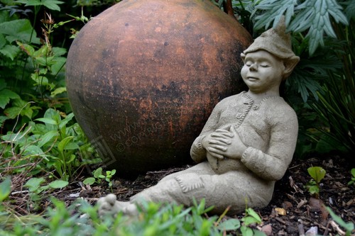 Eric the relaxing elf - elf, stone